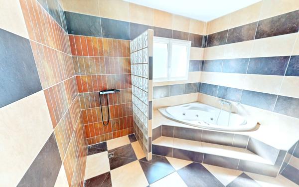 Maison à vendre    6 pièces •  Villemoustaussou