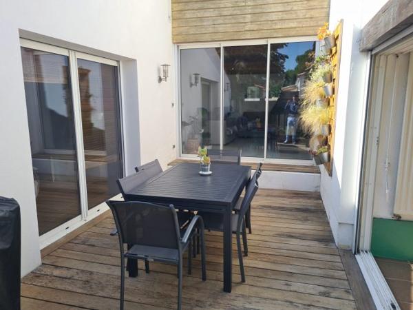 Maison mitoyenne 1 côté La Rochelle 156 m²