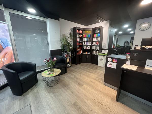 À VENDRE ? Fonds de commerce Salon de Coiffure Castanet Tolosan 60 m2