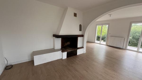 Maison à vendre 229 000 € Puycelsi 3 p 103 m² DPE E