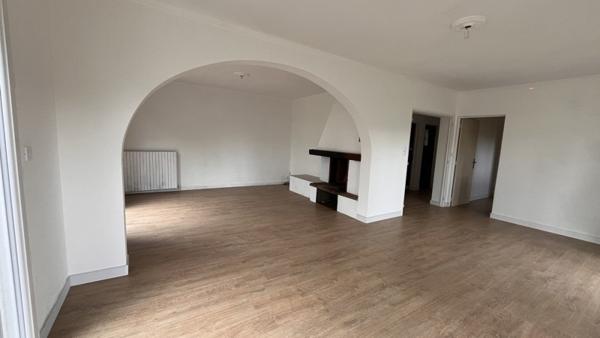 Maison à vendre 229 000 € Puycelsi 3 p 103 m² DPE E