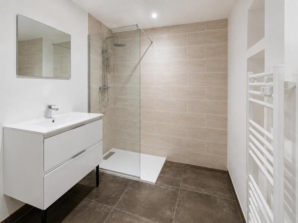 Appartement rénové avec goût – 80 m² – Aucun travaux à prévoir – Centre de Mondragon