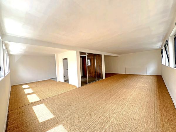TOULOUSE - LES CHALETS - IMMEUBLE DE 242,10 M² DE BUREAUX AVEC ROOFTOP. DE 93,40 M² , Toulouse