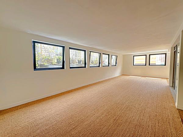 TOULOUSE - LES CHALETS - IMMEUBLE DE 242,10 M² DE BUREAUX AVEC ROOFTOP. DE 93,40 M² , Toulouse