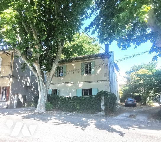 ARLES, secteur TRINQUETAILLE à deux pas des commerces, maison à rénover sur une parcelle de ter...