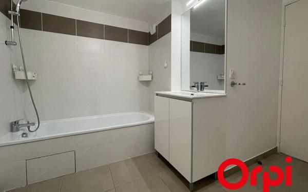 Appartement à vendre    3 pièces • 65,02 m2 Vénissieux