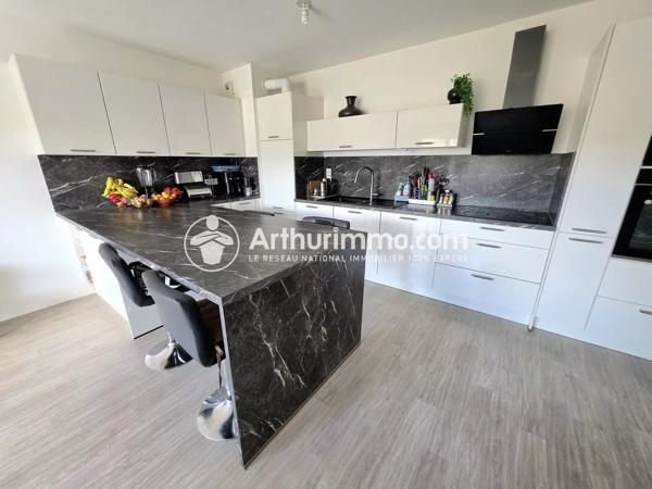 Vente                                                      Appartement
                        
                     4 pièces                      84 m2                     à Corbeil-Essonnes