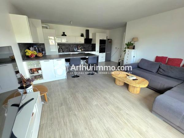 Vente                                                      Appartement
                        
                     4 pièces                      84 m2                     à Corbeil-Essonnes