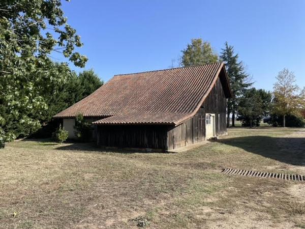 Bergerac (24100) LOCAUX A USAGE PROFESSIONNEL ET DE STOCKAGE AU CHOIX