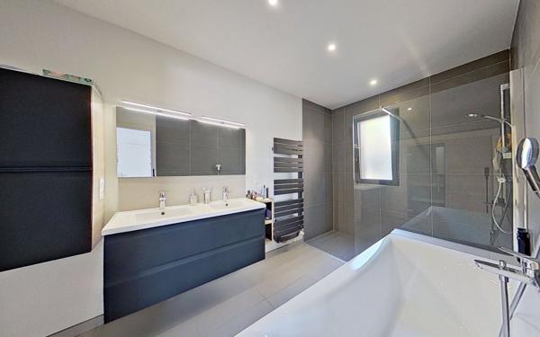 Maison à vendre    6 pièces • 230 m2 Lyon 9