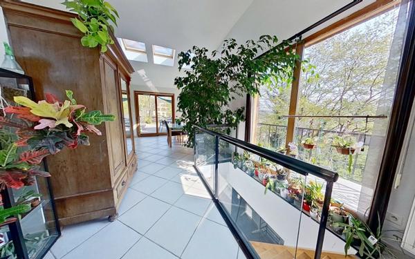 Maison à vendre    6 pièces • 230 m2 Lyon 9