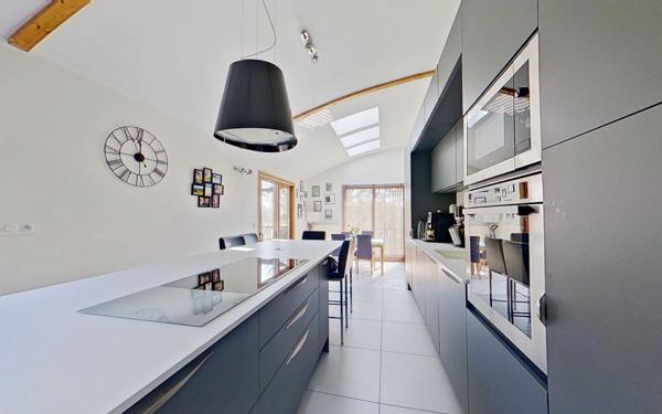 Maison à vendre    6 pièces • 230 m2 Lyon 9