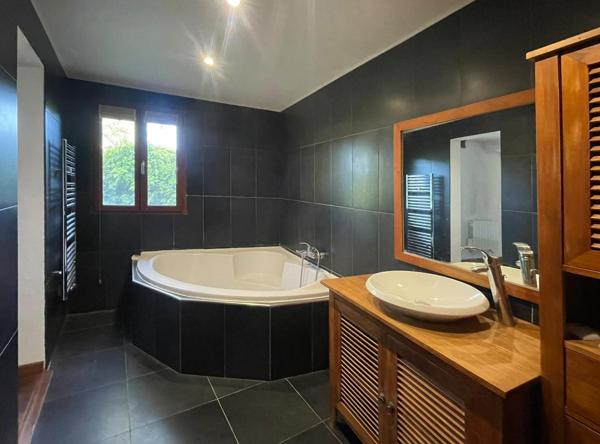 Grand appartement lumineux avec vue sur la vallée!