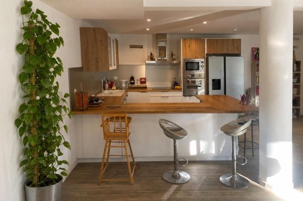 Grand appartement lumineux avec vue sur la vallée!