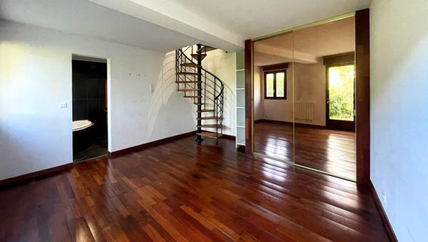 Grand appartement lumineux avec vue sur la vallée!