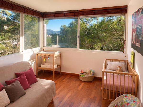 Grand appartement lumineux avec vue sur la vallée!