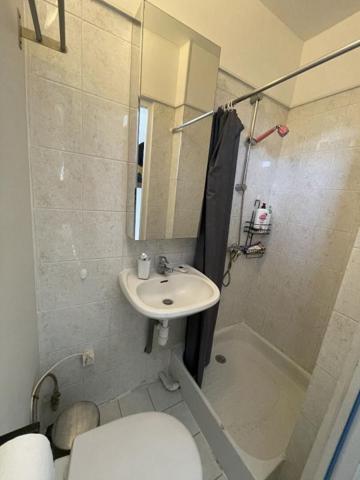 Petit deux-pièces avec vue sur le ciel à dix minutes de Montparnasse