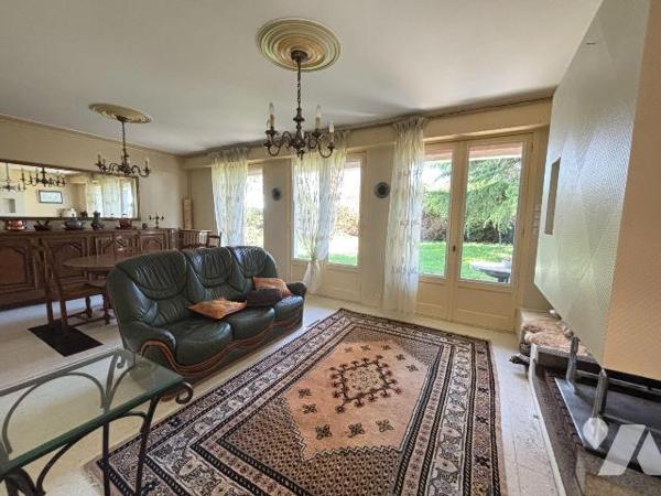 NOUVEAUTE ! A vendre en EXCLUSIVITÉ chez Trente-Cinq Notaires ! 

A moins de 15min de RENNES,...