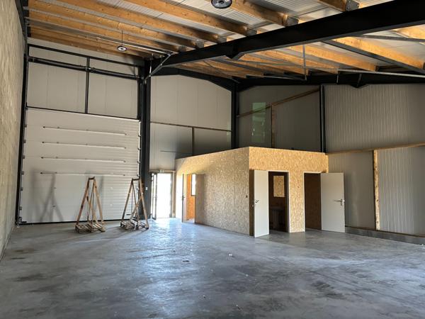 La Baconnière entrepôt + bureau 150 m²