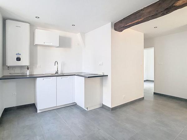 Immeuble rénové quartier Nantilly à Saumur (49400) composé de 3 logements, idéalement placé