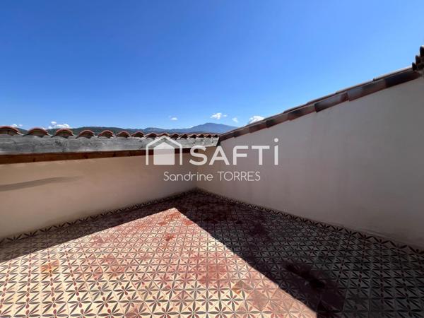 Maison de village entièrement rénovée d'environ 185 m² sur 3 niveaux avec nombreux espaces extérieurs