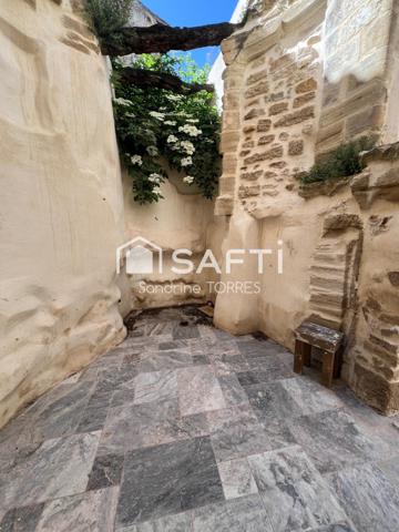 Maison de village entièrement rénovée d'environ 185 m² sur 3 niveaux avec nombreux espaces extérieurs