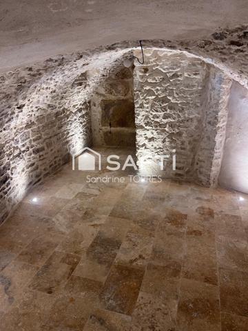 Maison de village entièrement rénovée d'environ 185 m² sur 3 niveaux avec nombreux espaces extérieurs