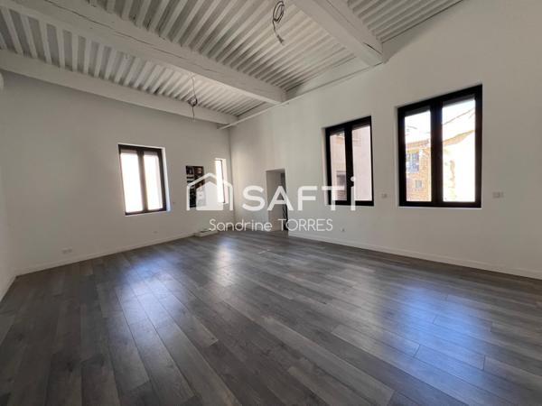 Maison de village entièrement rénovée d'environ 185 m² sur 3 niveaux avec nombreux espaces extérieurs