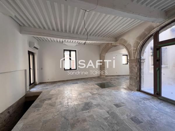 Maison de village entièrement rénovée d'environ 185 m² sur 3 niveaux avec nombreux espaces extérieurs