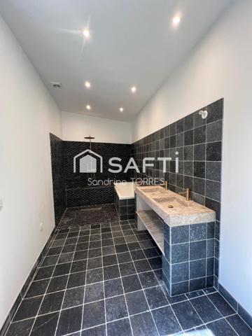 Maison de village entièrement rénovée d'environ 185 m² sur 3 niveaux avec nombreux espaces extérieurs