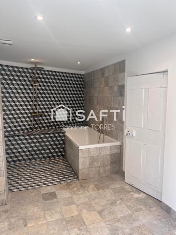 Maison de village entièrement rénovée d'environ 185 m² sur 3 niveaux avec nombreux espaces extérieurs