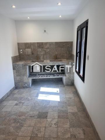 Maison de village entièrement rénovée d'environ 185 m² sur 3 niveaux avec nombreux espaces extérieurs