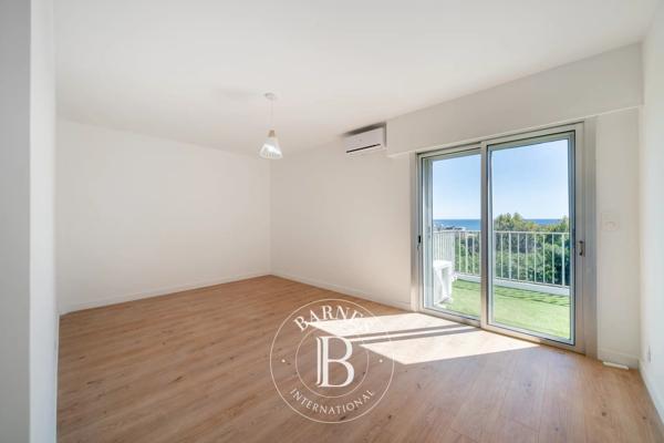 Saint-Laurent-du-Var, Villa 8 Chambres -  340 m² à vendre