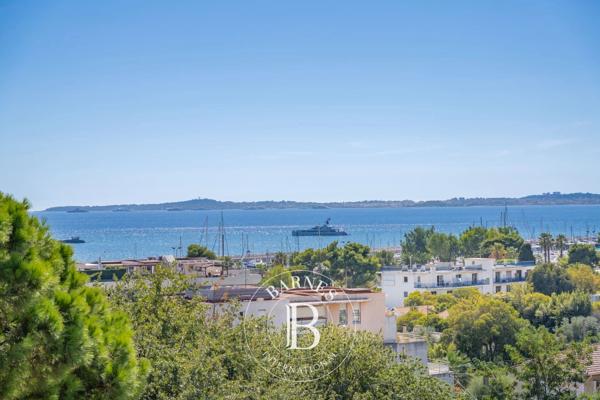 Saint-Laurent-du-Var, Villa 8 Chambres -  340 m² à vendre