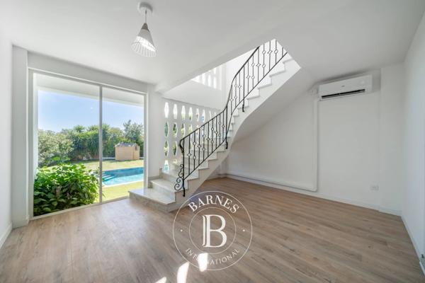 Saint-Laurent-du-Var, Villa 8 Chambres -  340 m² à vendre