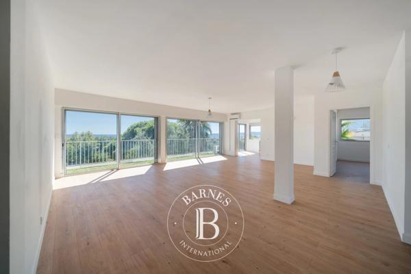 Saint-Laurent-du-Var, Villa 8 Chambres -  340 m² à vendre