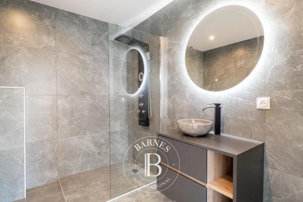 Saint-Laurent-du-Var, Villa 8 Chambres -  340 m² à vendre