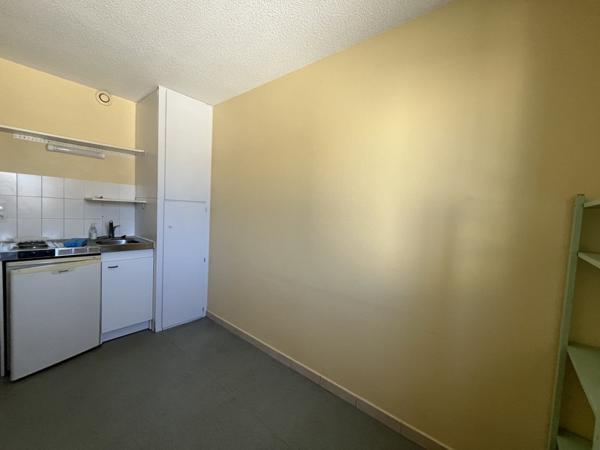 Appartement à louer 350 € CC Tours 1 pièce 13 m² DPE D