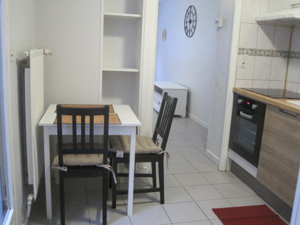 APPARTEMENT MEUBLE  A LOUER  PROCHE CENTRE VILLE ST QUENTIN 02