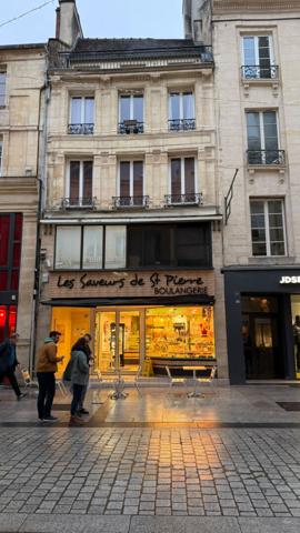 MURS COMMERCIAUX 200 M²
