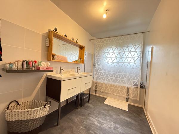 Maison - 6 pièces - 167 m²