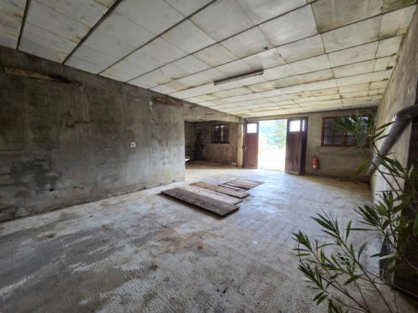 Maison à vendre maison de 5 chambres EMBRUN (05) avec grand terrain de 2000 M2,poossibilité d'y faire 2 appartements et de détacher une partie du terrain pour construction