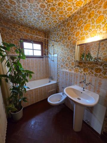 Maison à vendre maison de 5 chambres EMBRUN (05) avec grand terrain de 2000 M2,poossibilité d'y faire 2 appartements et de détacher une partie du terrain pour construction