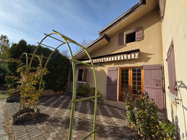 Maison à vendre maison de 5 chambres EMBRUN (05) avec grand terrain de 2000 M2,poossibilité d'y faire 2 appartements et de détacher une partie du terrain pour construction