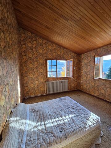 Maison à vendre maison de 5 chambres EMBRUN (05) avec grand terrain de 2000 M2,poossibilité d'y faire 2 appartements et de détacher une partie du terrain pour construction