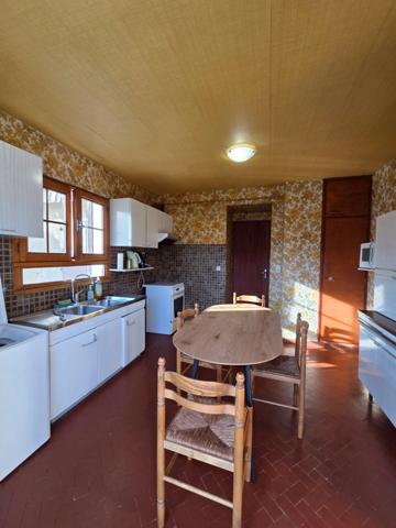 Maison à vendre maison de 5 chambres EMBRUN (05) avec grand terrain de 2000 M2,poossibilité d'y faire 2 appartements et de détacher une partie du terrain pour construction