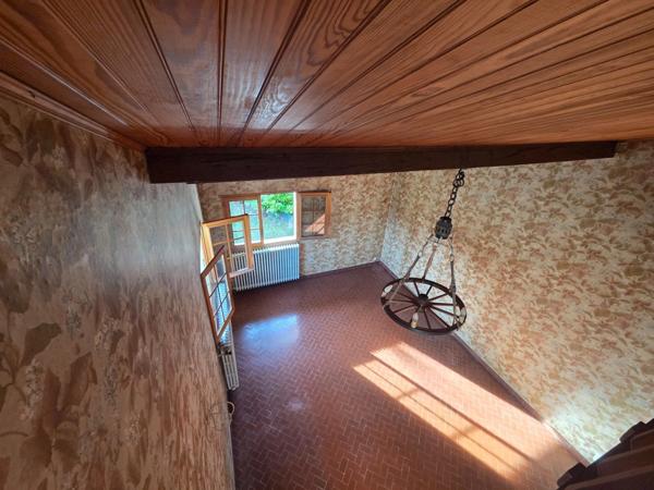 Maison à vendre maison de 5 chambres EMBRUN (05) avec grand terrain de 2000 M2,poossibilité d'y faire 2 appartements et de détacher une partie du terrain pour construction