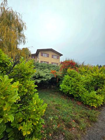 Maison à vendre maison de 5 chambres EMBRUN (05) avec grand terrain de 2000 M2,poossibilité d'y faire 2 appartements et de détacher une partie du terrain pour construction