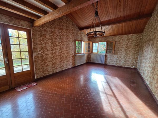 Maison à vendre maison de 5 chambres EMBRUN (05) avec grand terrain de 2000 M2,poossibilité d'y faire 2 appartements et de détacher une partie du terrain pour construction