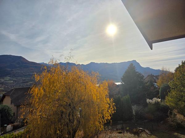 Maison à vendre maison de 5 chambres EMBRUN (05) avec grand terrain de 2000 M2,poossibilité d'y faire 2 appartements et de détacher une partie du terrain pour construction